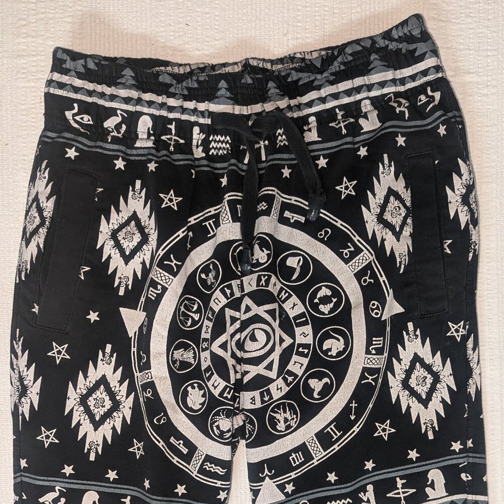 Rare Fox Zodiac Egyption Jogger Shorts with pockets size Medium